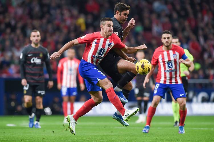 英超赛场亮点：利物浦逆转曼联,（英超焦点战：利物浦上演逆转击败曼联）