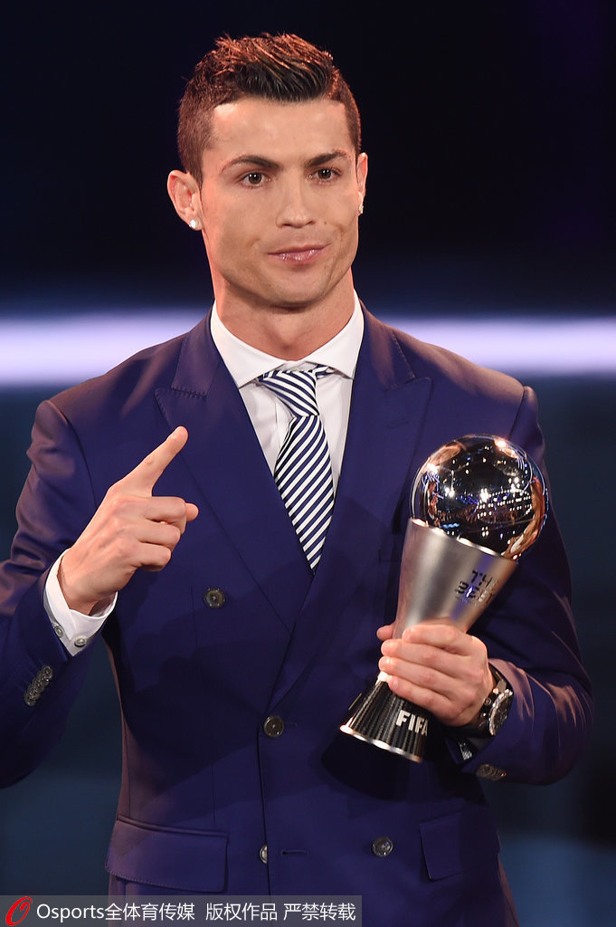 路易斯-迪亚斯导致阿什拉夫受伤，摩洛哥记者：你是个罪犯（阿什拉夫受伤引争议，摩洛哥记者怒斥路易斯-迪亚斯：“你是罪犯”）