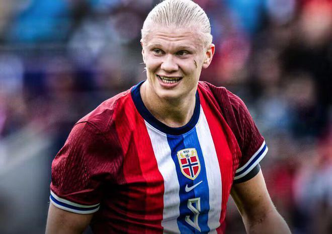 国足未来第一左后卫：华裔球星90万欧转会费登陆波兰联赛！（国足潜在头号左后卫：华裔新星以90万欧转会费加盟波兰联赛）