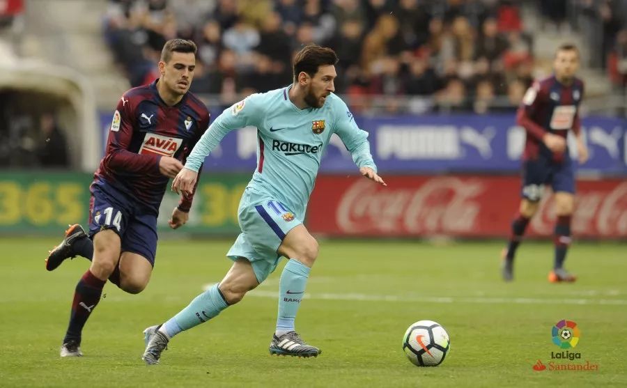 赫内斯：明年目标是德甲冠军；已准备庆祝活动？我们不想傲慢（赫内斯：下赛季目标德甲冠军；庆祝提前准备？不，我们不想显得傲慢）