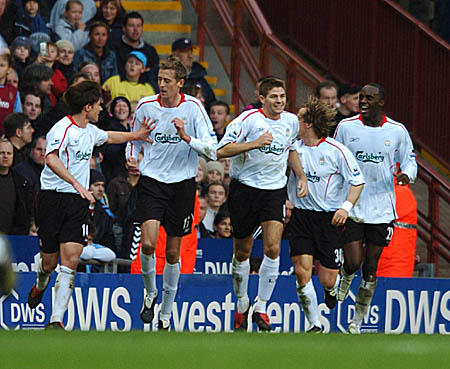 皇马高层聚焦伤病潮，矛头指向体能教练（皇马高层将伤病潮归咎于体能教练）