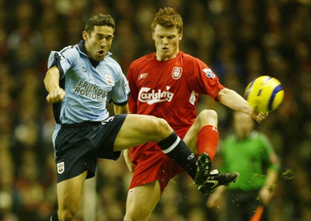 孙继海晒视频发出疑问：为什么现在小孩顺拐那么多（孙继海发布视频提问：如今孩子顺拐为何如此普遍）