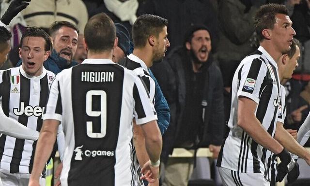 小贝：我希望梅西退役后住在迈阿密，但他说只想住诺坎普附近（贝克汉姆：盼梅西退役后住迈阿密，梅西则表示只想住在诺坎普附近）