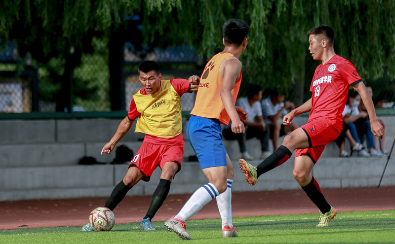 希勒：我见过不少越位陷阱战术，但巴萨这个真是绝对疯狂（希勒：越位陷阱见得多了，巴萨这一套简直疯狂）