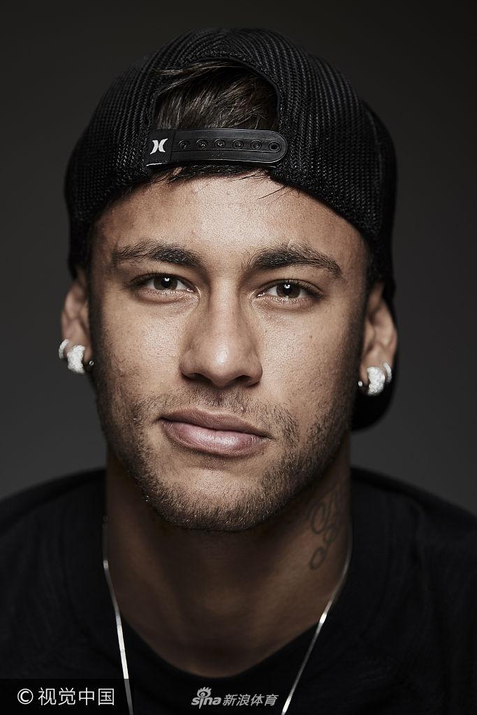 欧文突破防守助攻制胜（欧文强突破防线妙传制胜）