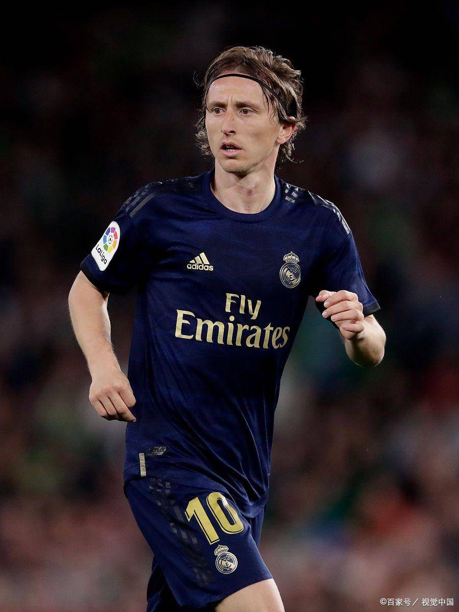 一记扣篮点燃全场（震撼灌篮引爆全场）