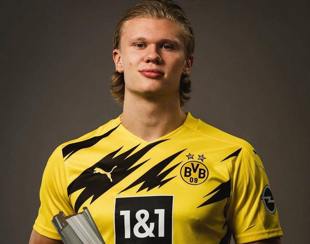 图片报：勒沃库森遭遇多次意外事件，到达曼市时已延误数小时（图片报：勒沃库森旅途波折不断，抵达曼市延误数小时）