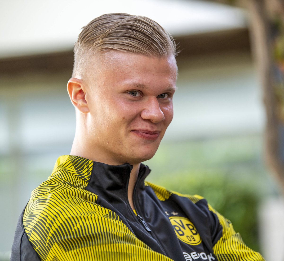 埃芬博格：希望未来乌尔比希成为拜仁一门，目前他是出色替补（埃芬博格：期待乌尔比希未来出任拜仁头号门将，目前他是可靠替补）