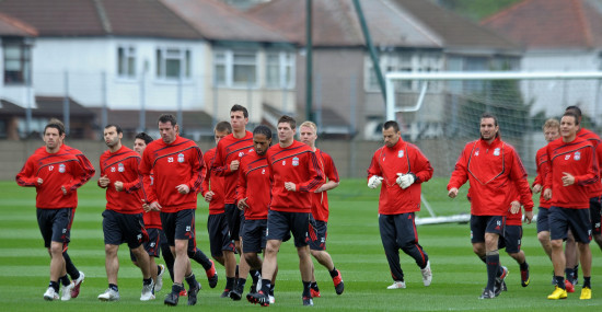 助罗马升至意甲榜首，斯维拉尔达成罗马生涯100场里程碑（斯维拉尔罗马百场达成，助球队登顶意甲榜首）