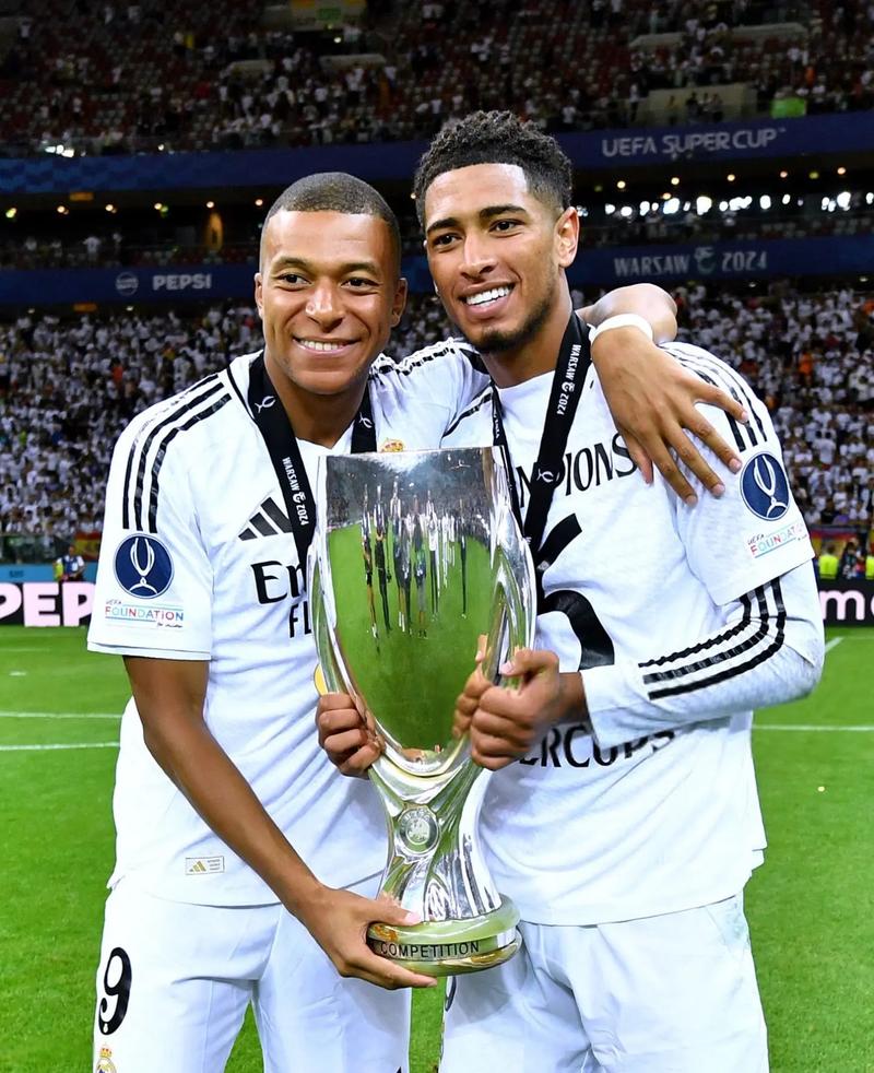 马卡：维尼修斯和皇马续约谈判远未达成，期限与年薪上有分歧（马卡报：皇马与维尼修斯续约受阻，双方在合同年限与薪资上意见不一）